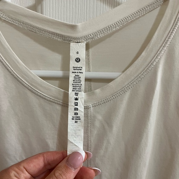 Women’s Lululemon Short Sleeve Shirt with Tie Wrap Size 6 - Picture 3 of 8